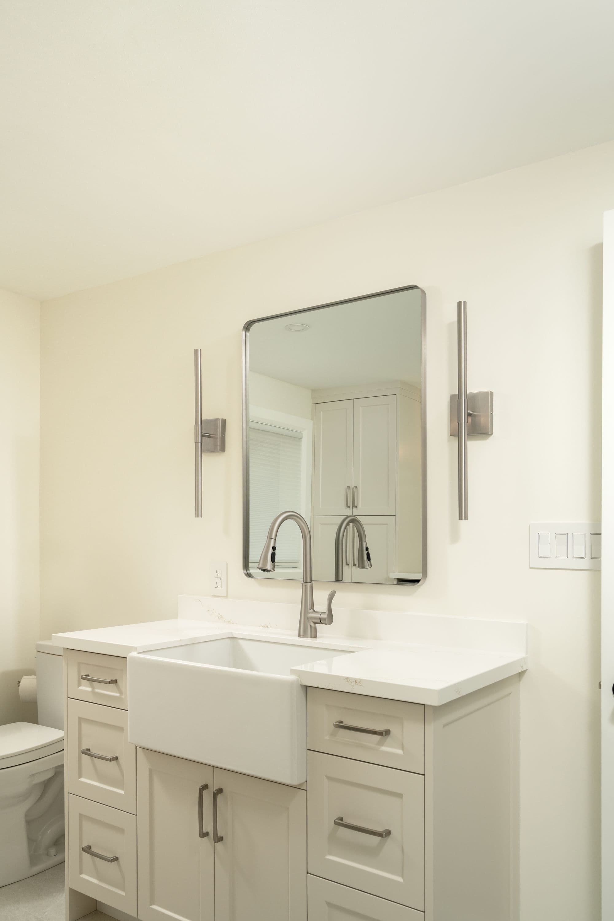 White, Gold & Oak - Image 10