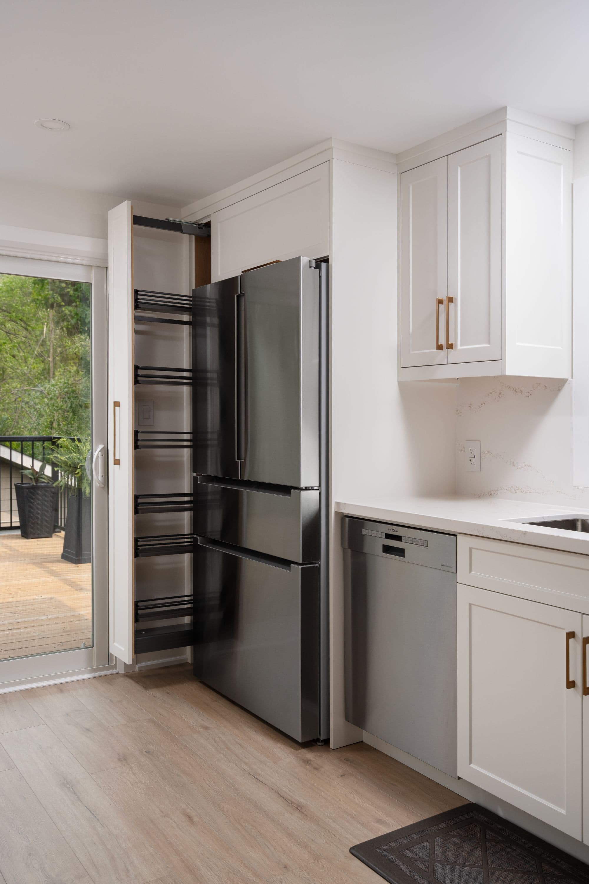 White, Gold & Oak - Image 6