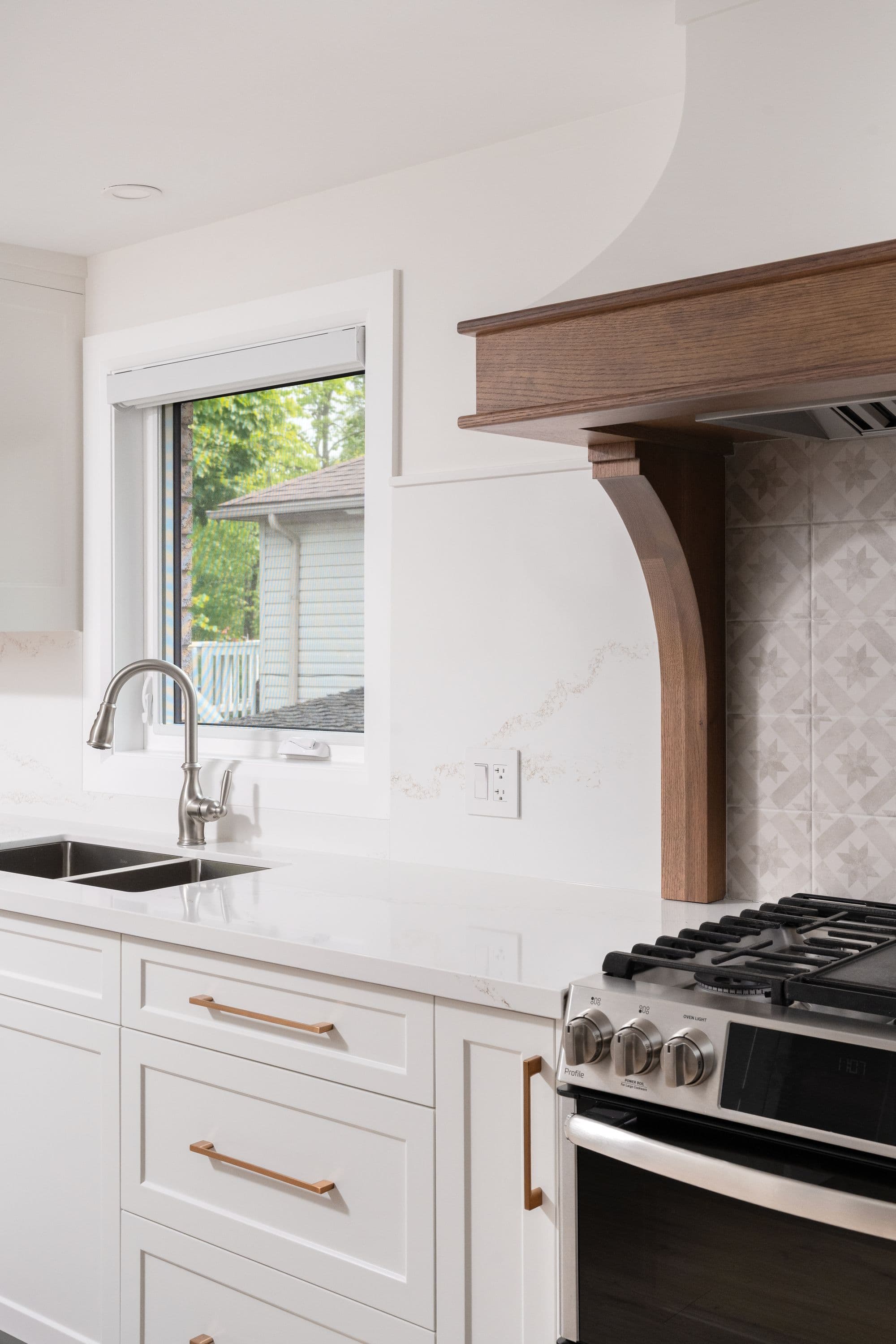 White, Gold & Oak - Image 4