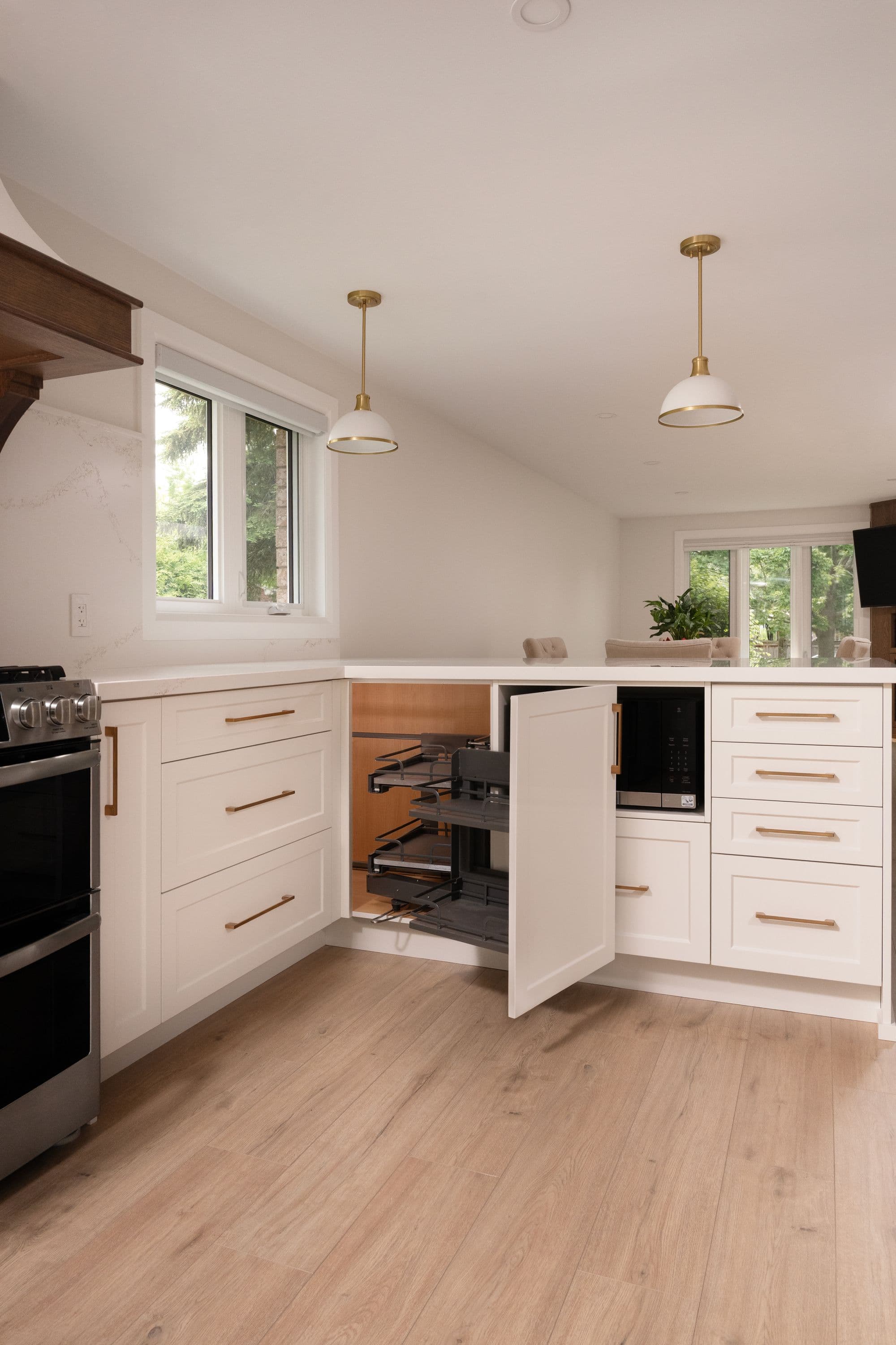 White, Gold & Oak - Image 7