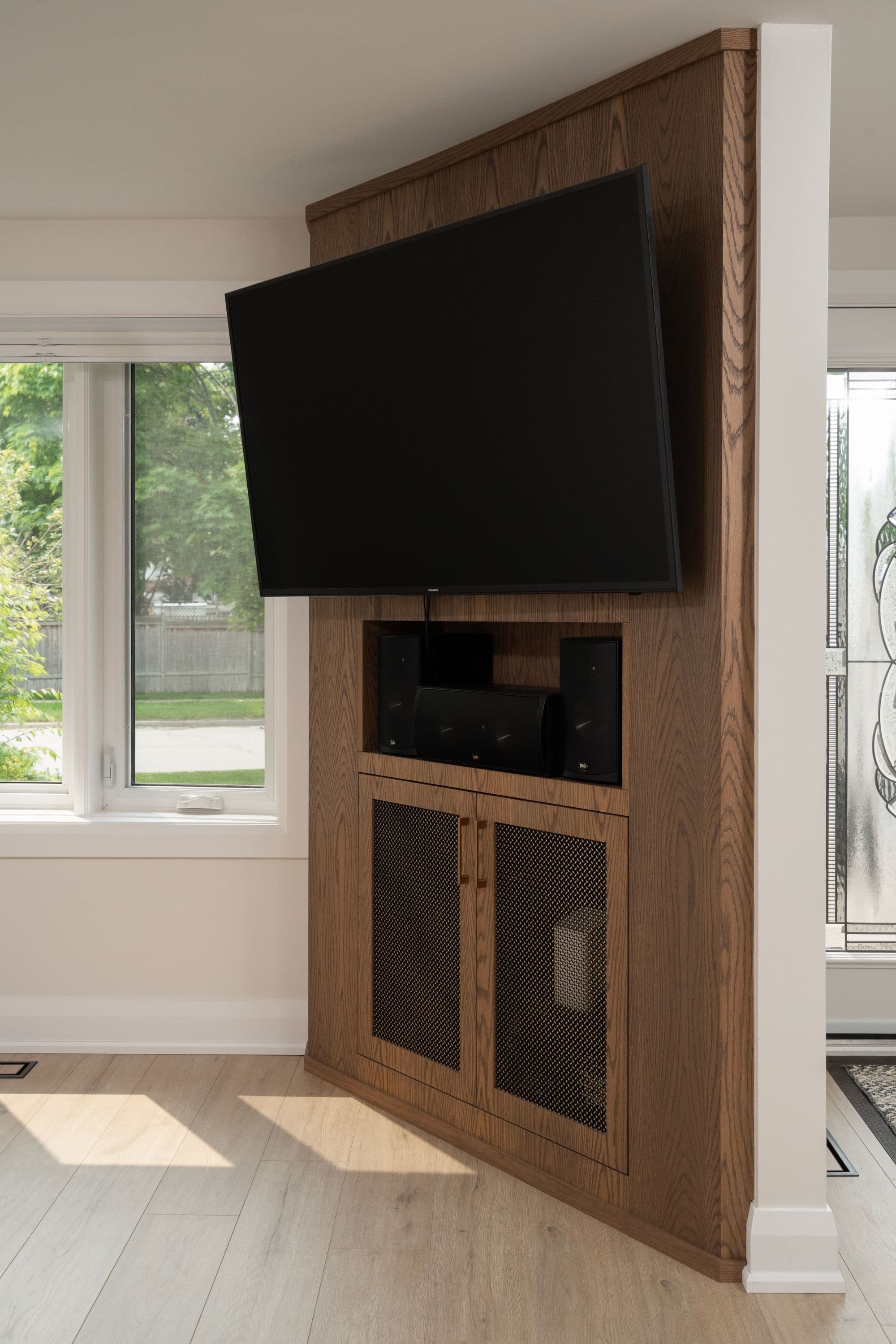 White, Gold & Oak - Image 8