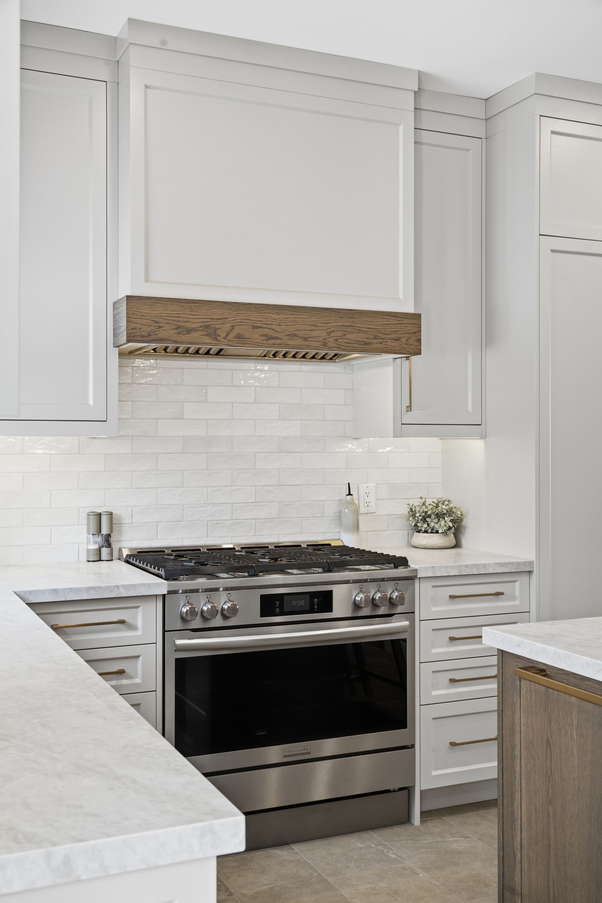 Soft Grey & Brass - Image 15