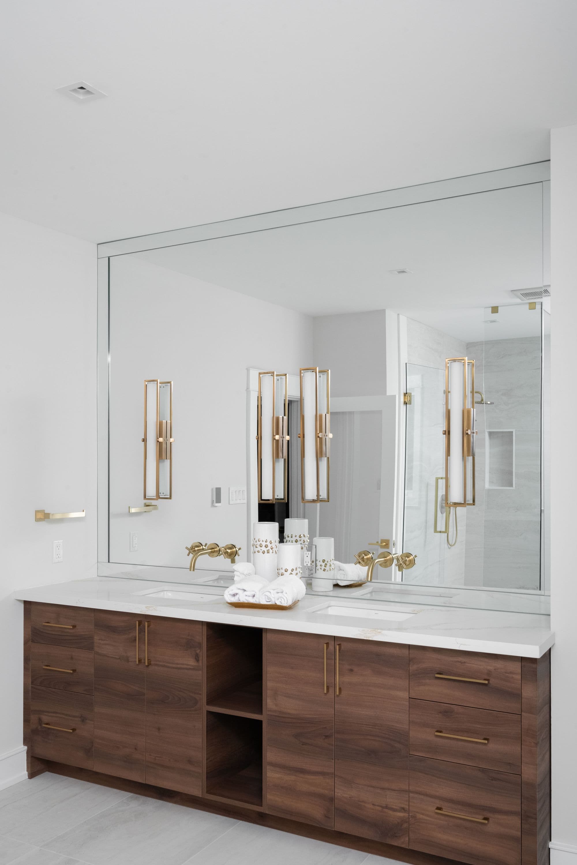 White, Gold, & Oak - Image 7