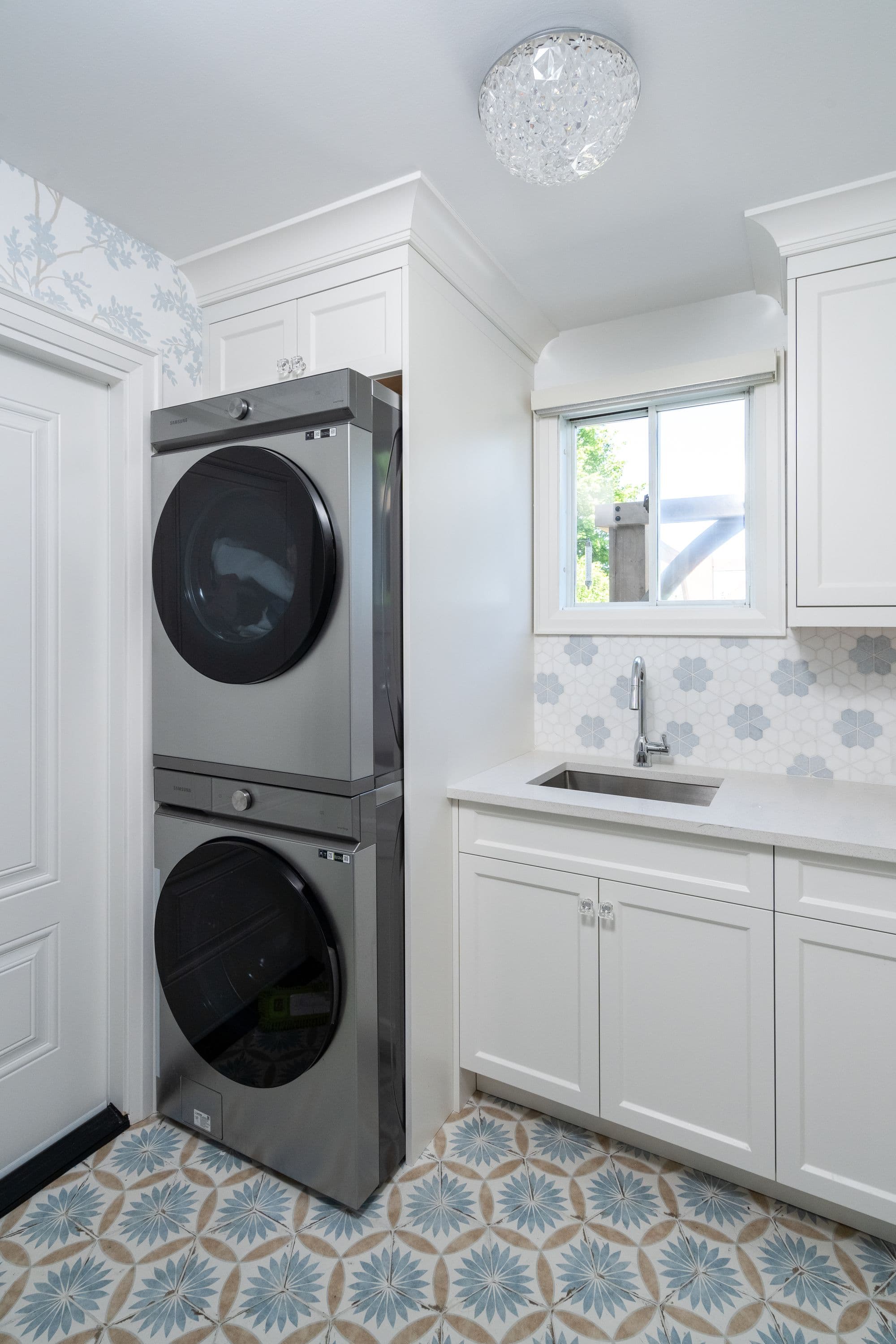 Blue Accent & White - Image 4