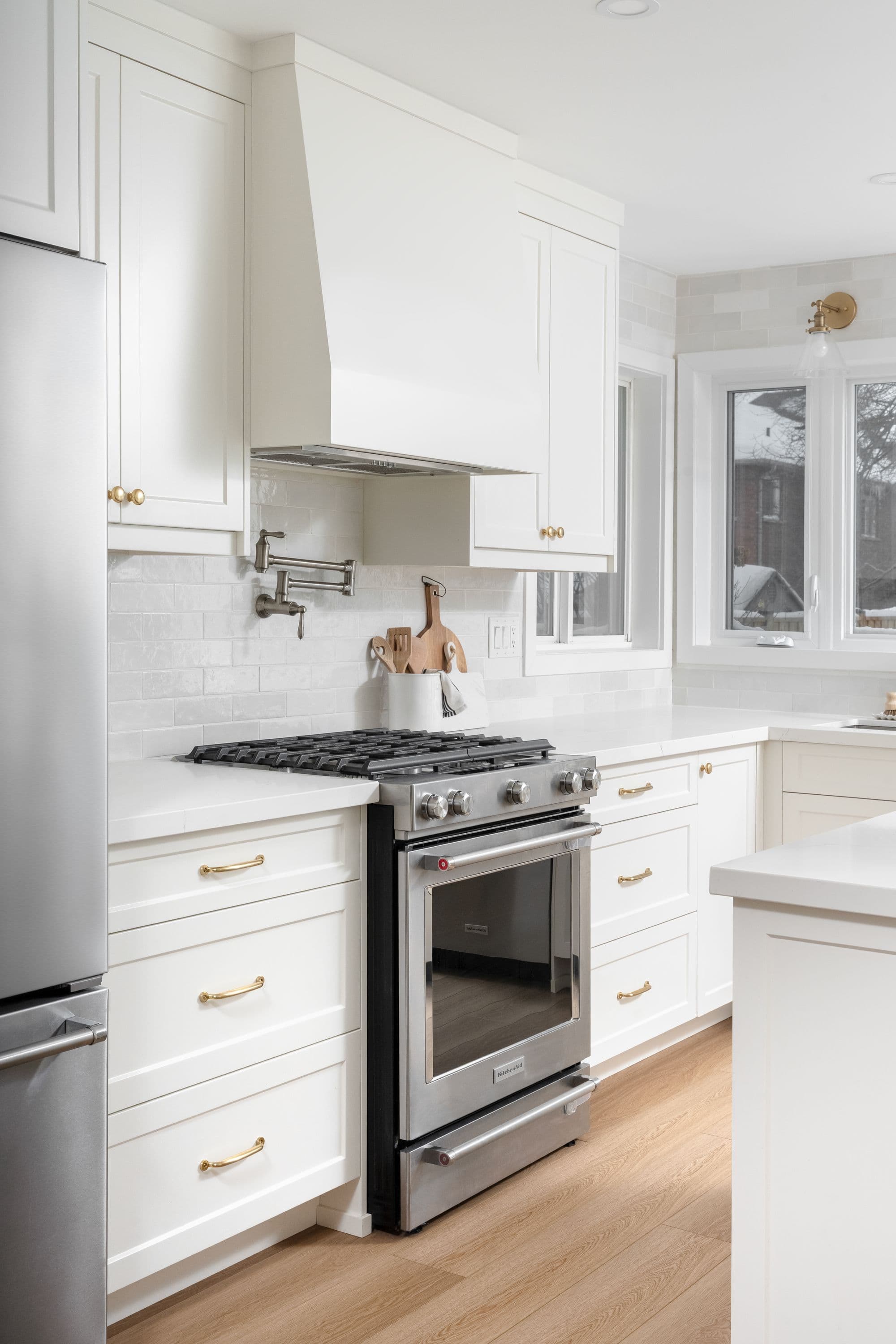 Classic White & Gold - Image 2