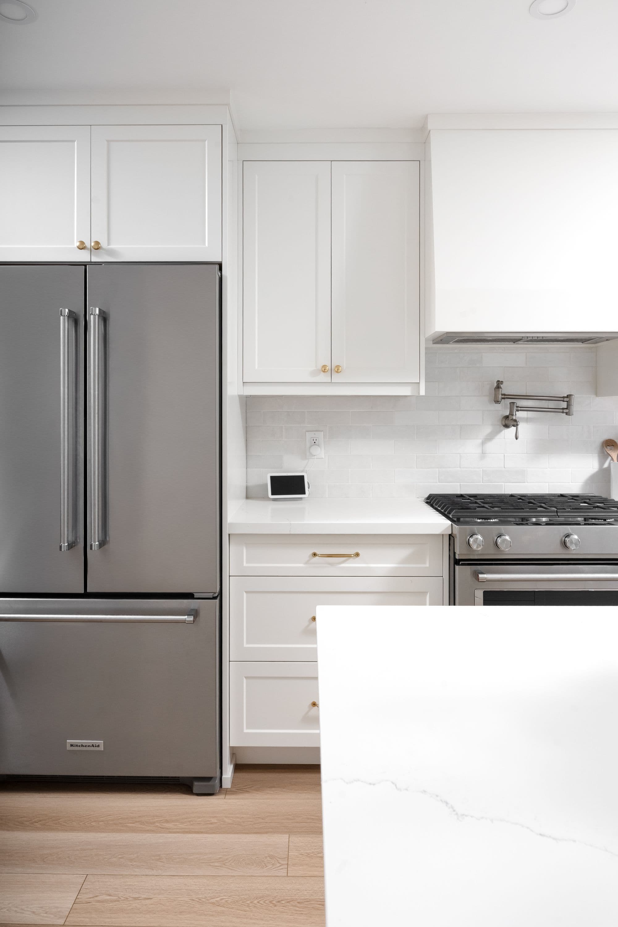 Classic White & Gold - Image 3