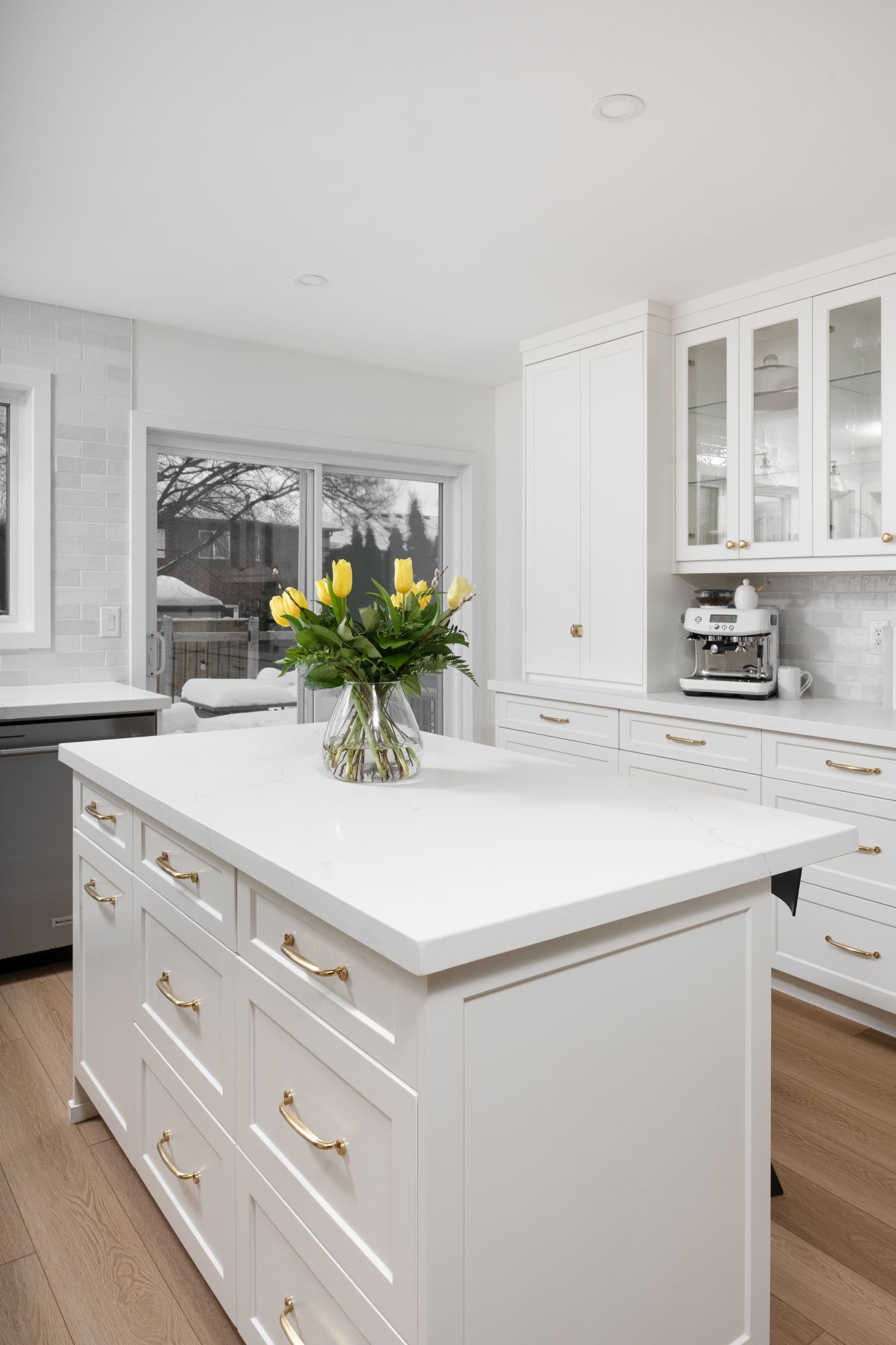 Classic White & Gold - Image 4