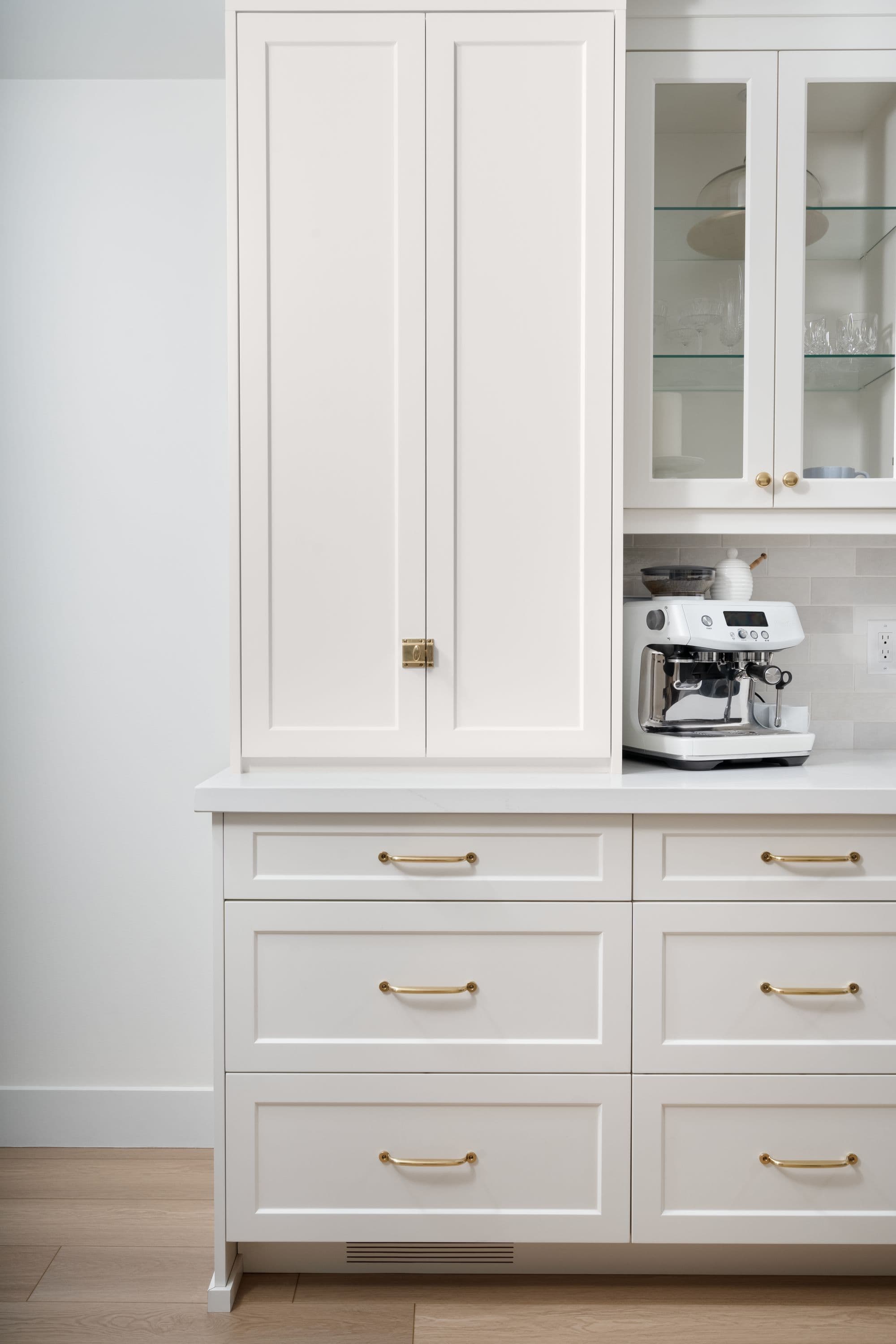 Classic White & Gold - Image 5