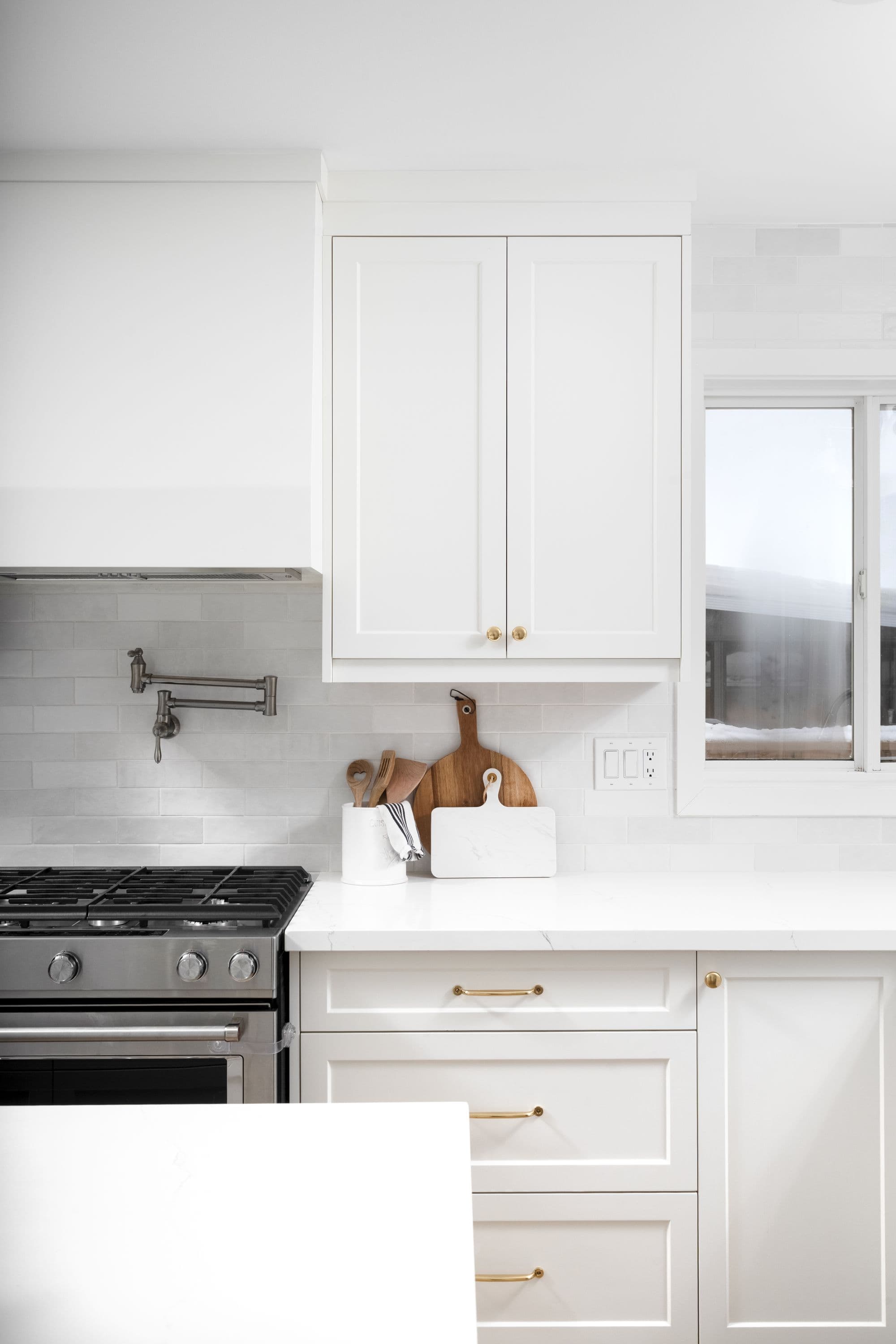 Classic White & Gold - Image 6